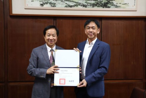 台股多頭總司令張錫董事長(第23屆系友)受聘本校客座教授 以資產管理專業培育新世代人才